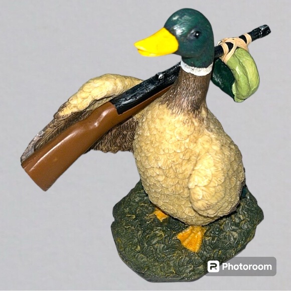 Mallard Duck Runaway with Gun and Pouch Sack Ceramic - Picture 2 of 8
